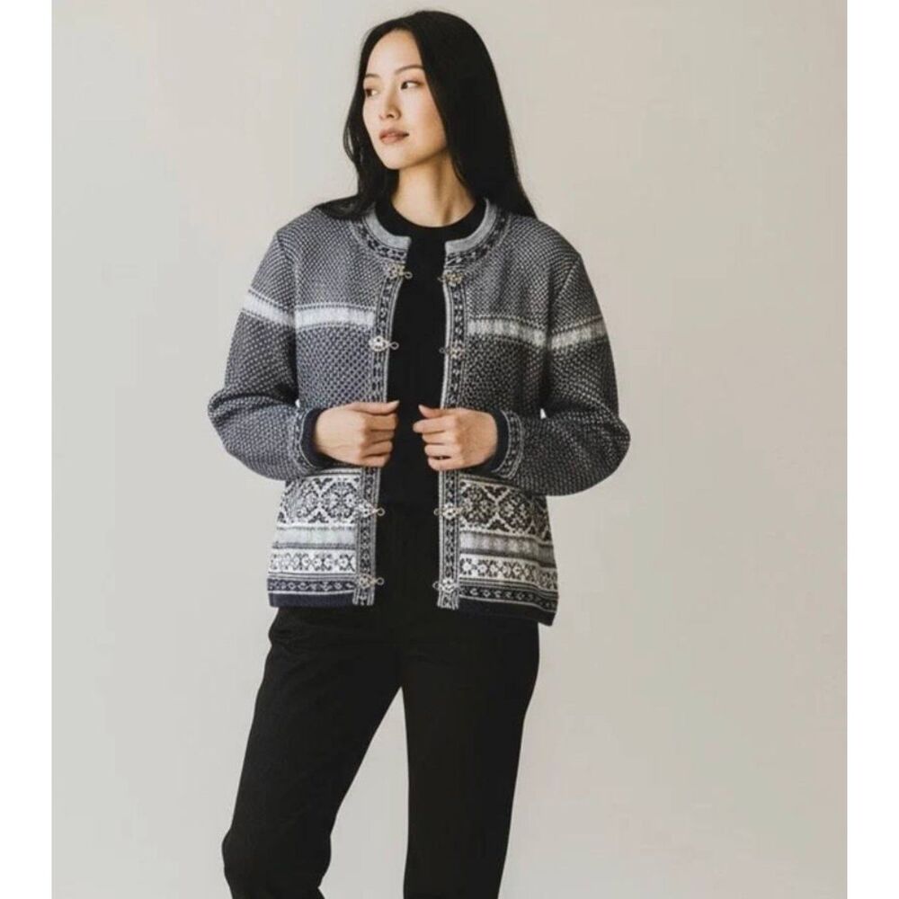 Vintage Skyr Nordic 100% wool cardigan sweater pewter frog clasps fair isle Sz M